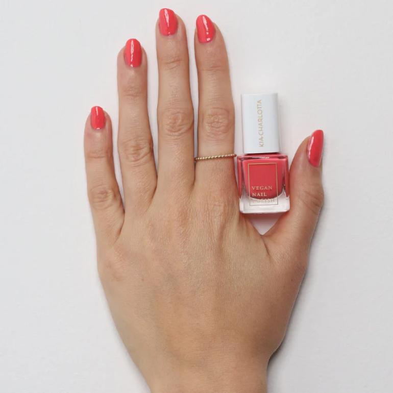 Kia Charlotta - Beach Walks