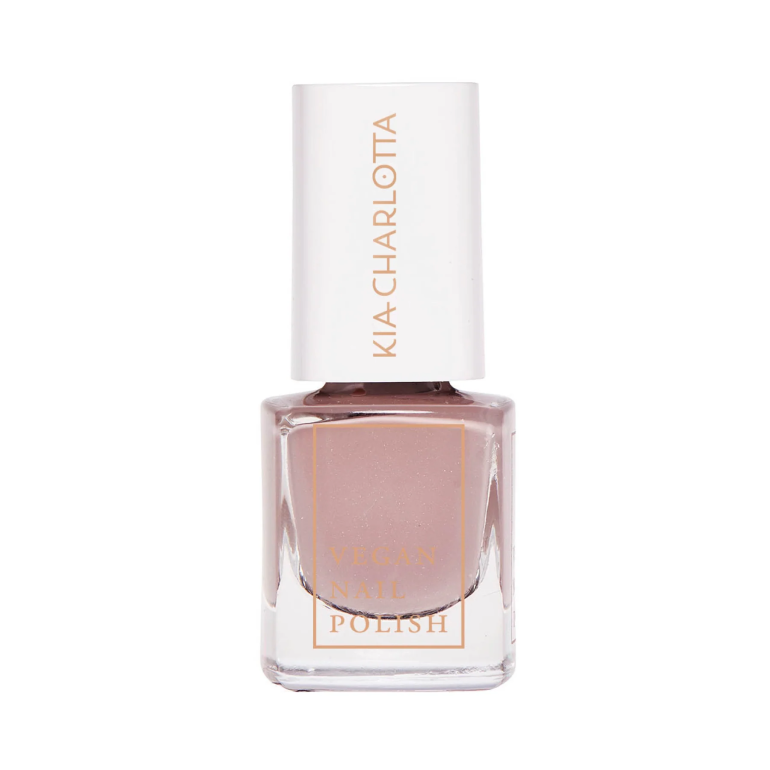 Kia Charlotta - Courageous