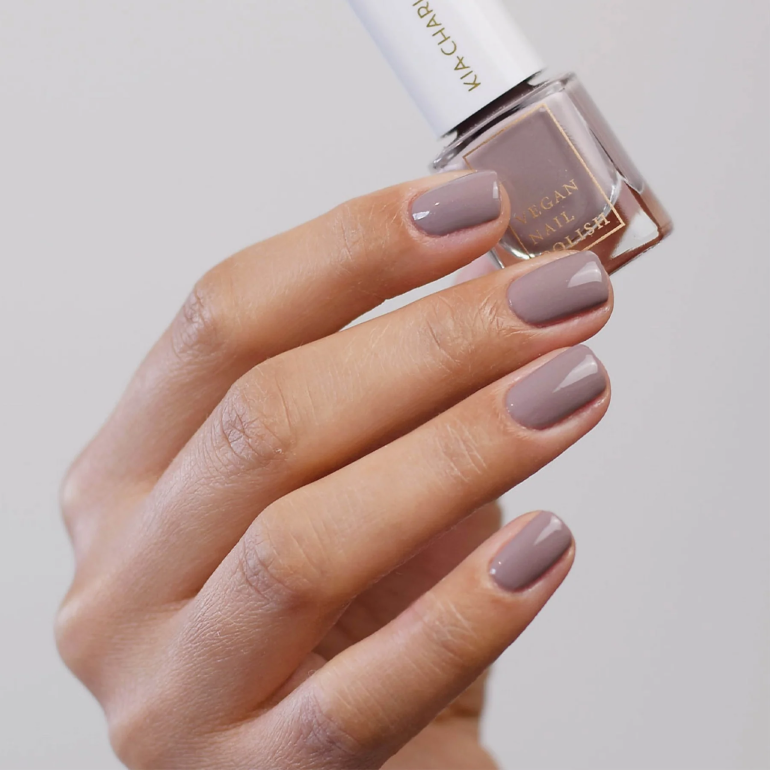 Kia Charlotta - Courageous